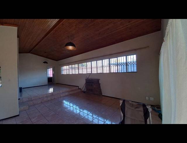 5 BEDROOM HOUSE FOR SALE IN MAYVILLE